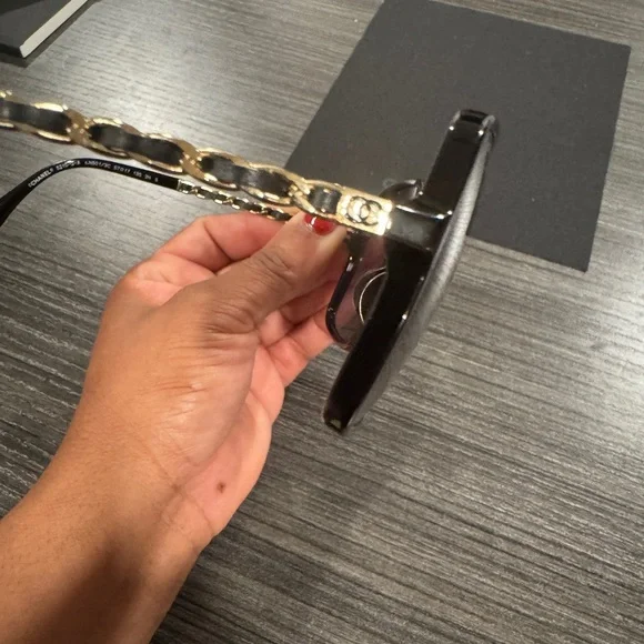 CHANEL SUNGLASSES - Picture 12 of 17